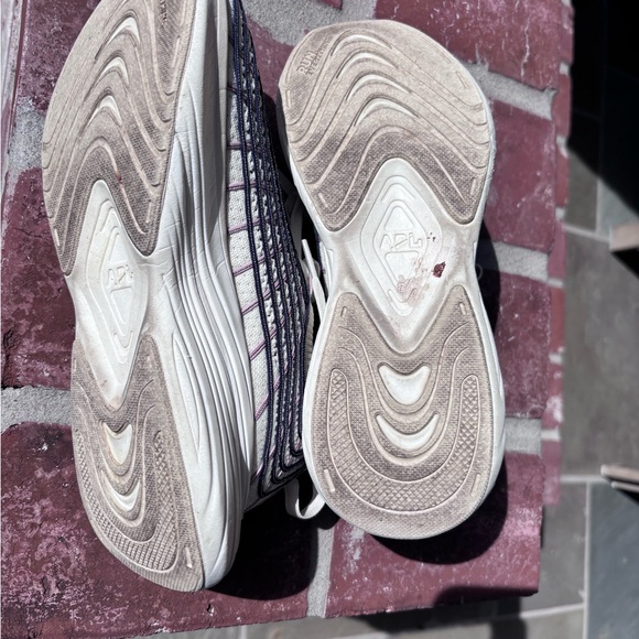 EUC APL Techloom Running Shoes. Stylish Cream Patterned Sneakers. Size 7.5 - Picture 5 of 9